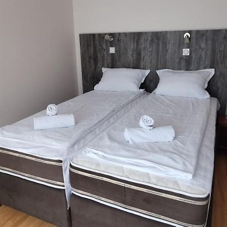 Apartments Milsa Lux Соко Баня Екстериор снимка