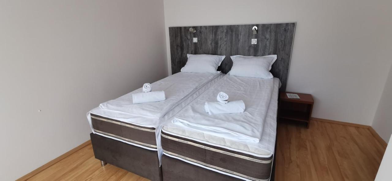 Apartments Milsa Lux Соко Баня Екстериор снимка