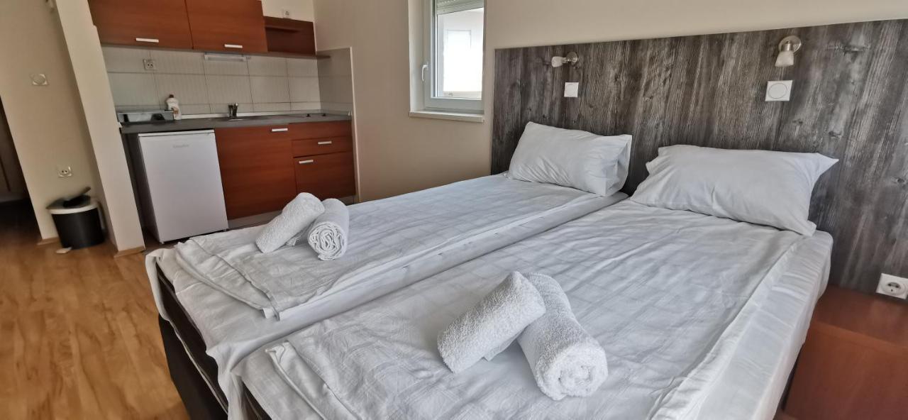 Apartments Milsa Lux Соко Баня Екстериор снимка
