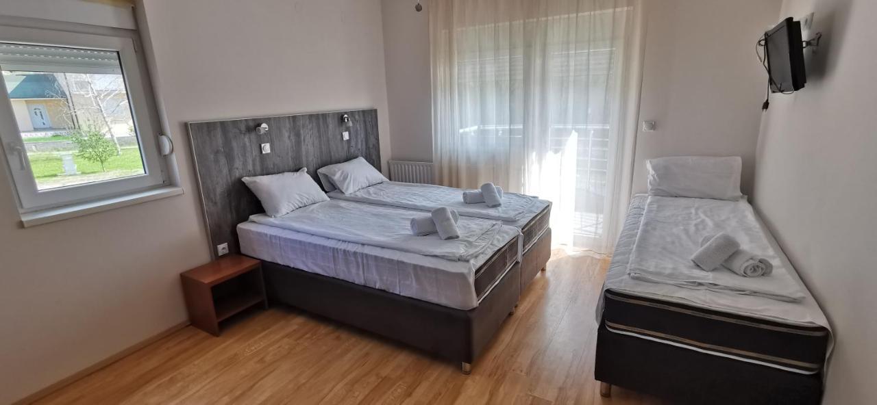 Apartments Milsa Lux Соко Баня Екстериор снимка