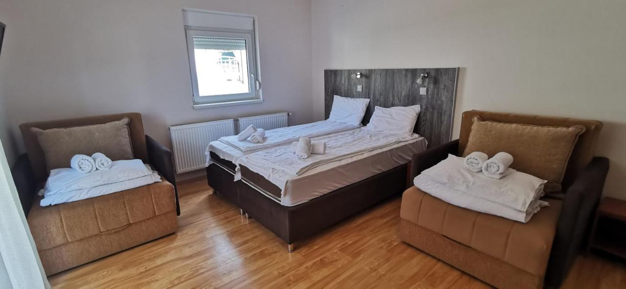 Apartments Milsa Lux Соко Баня Екстериор снимка