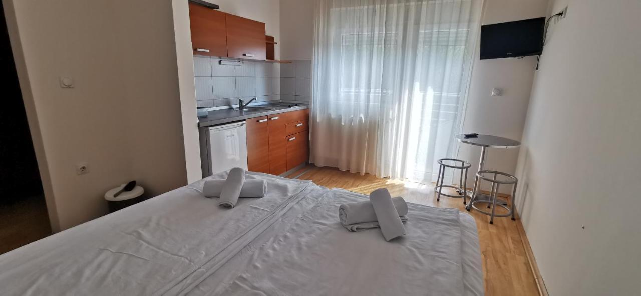 Apartments Milsa Lux Соко Баня Екстериор снимка