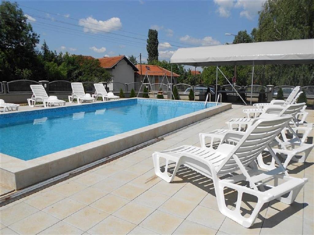 Apartments Milsa Lux Соко Баня Екстериор снимка
